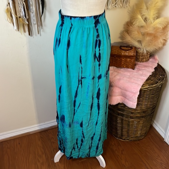 Turquoise Tie Dyed Maxi Skirt With Double Front Slits & Elastic waist by Windsor - Picture 6 of 8